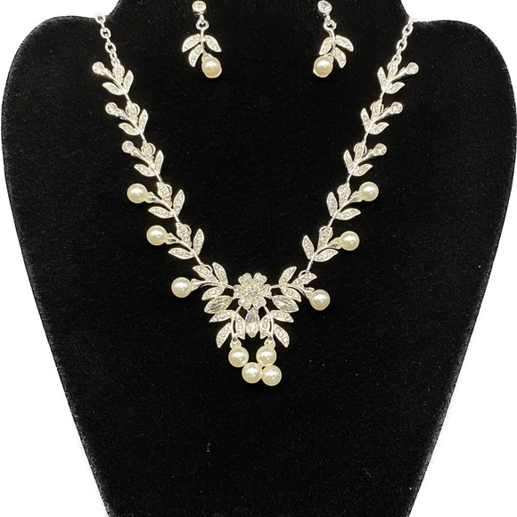 Rhinestone & Imitation Pearl Necklace Pierced Dangle Earrings Set - Picture 5 of 8